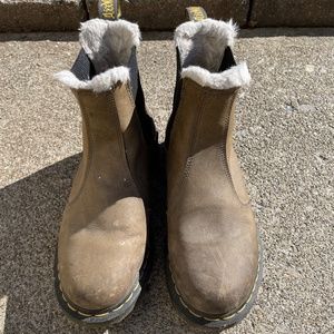 2976 WOMEN'S FAUX FUR LINED CHELSEA BOOTS